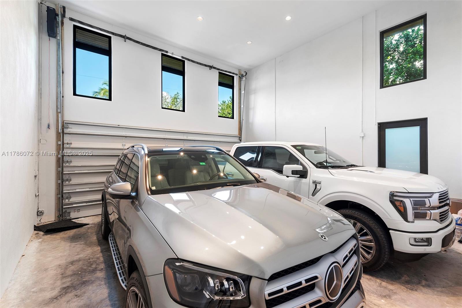 SUNRISE HARBOUR REV PL - Residential