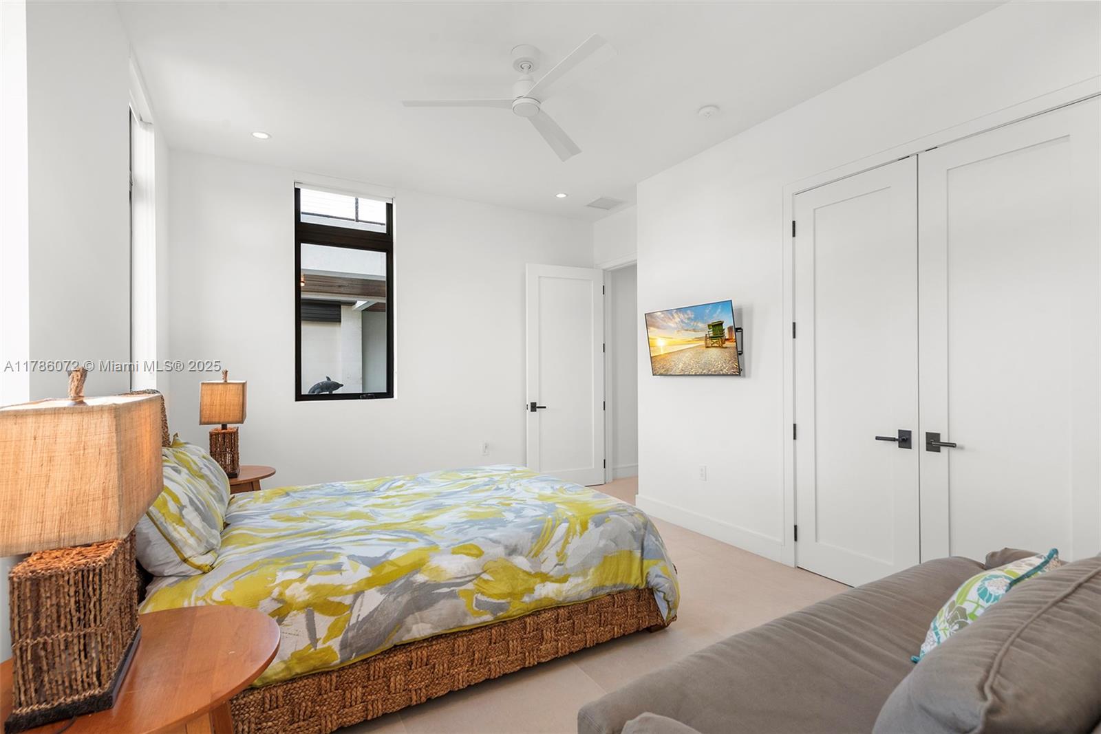 SUNRISE HARBOUR REV PL - Residential