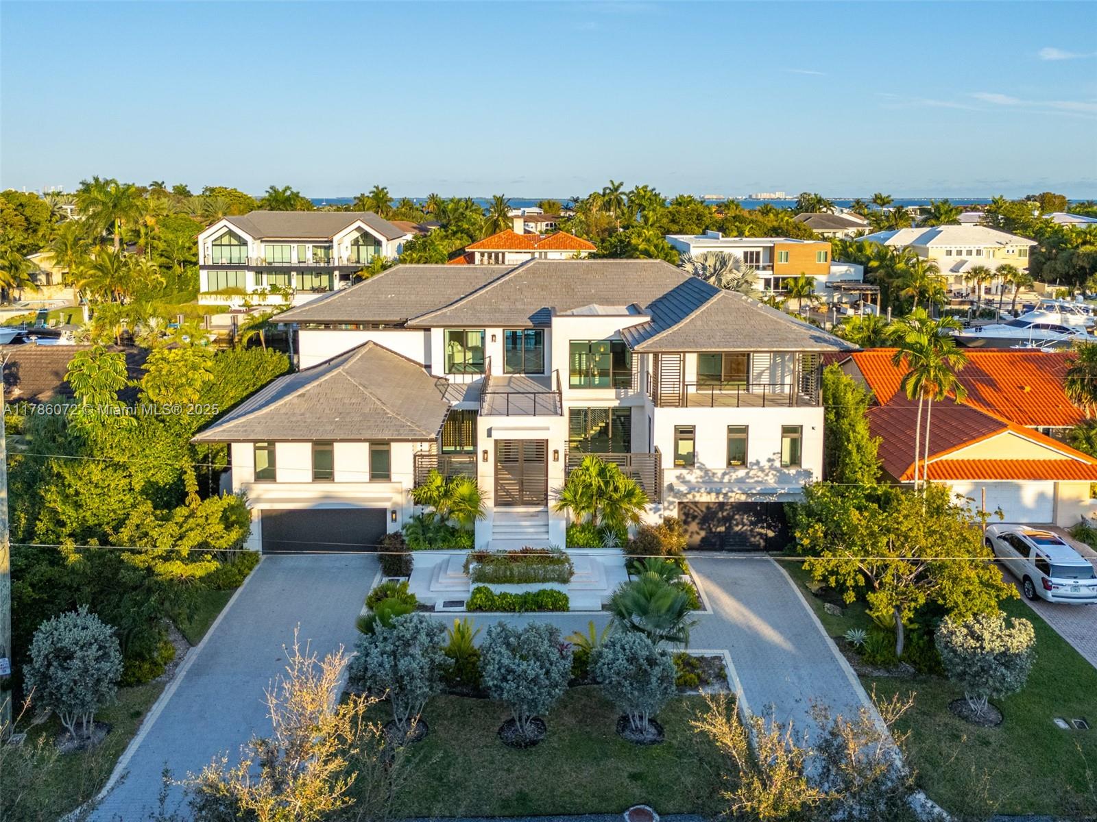 SUNRISE HARBOUR REV PL - Residential