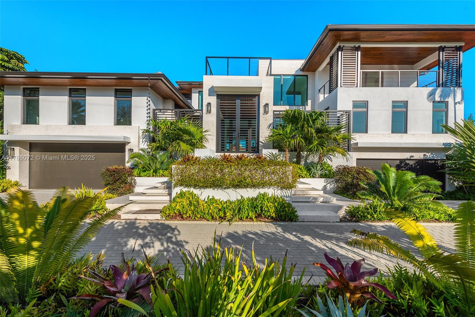 6853 Sunrise Ct