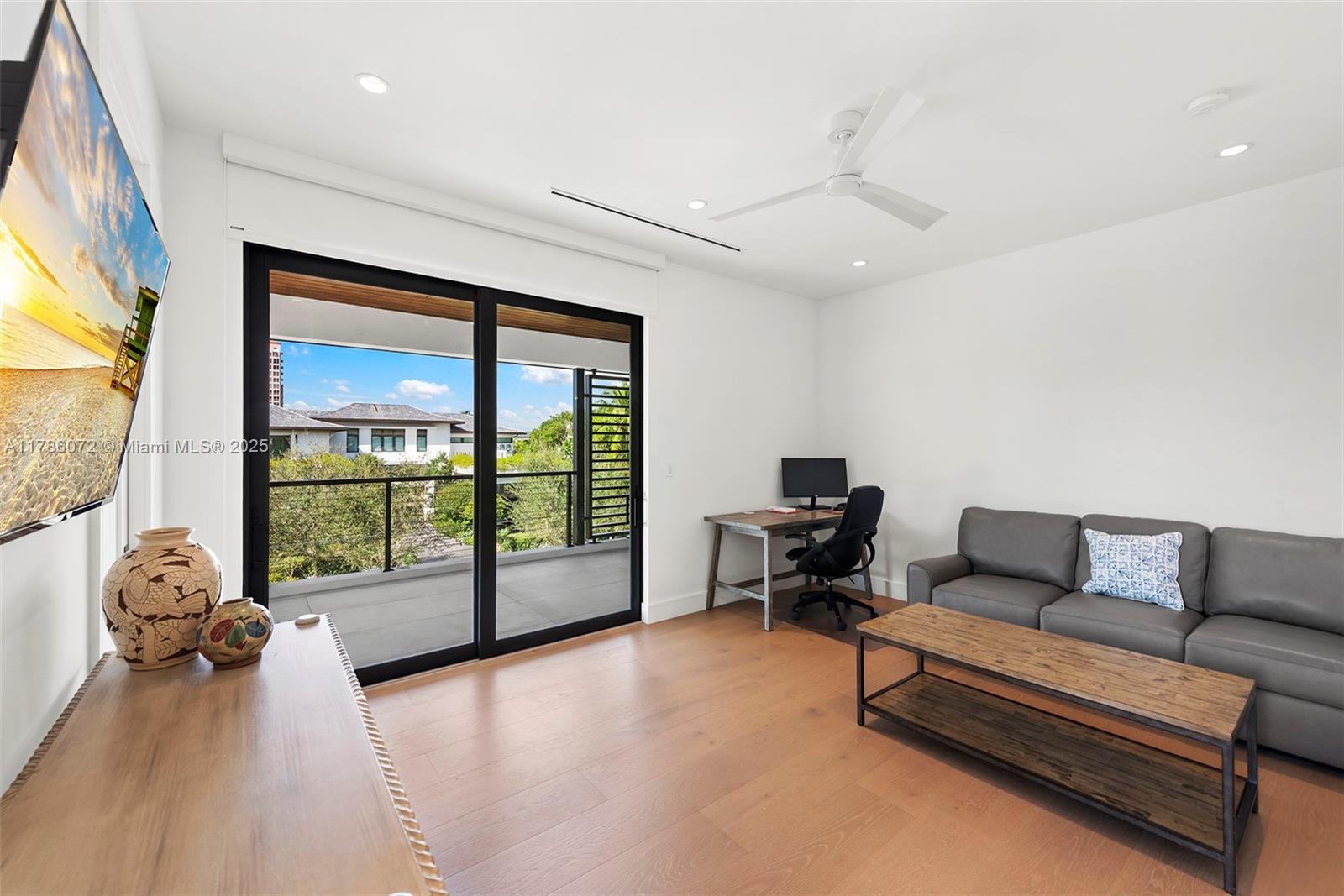 SUNRISE HARBOUR REV PL - Residential