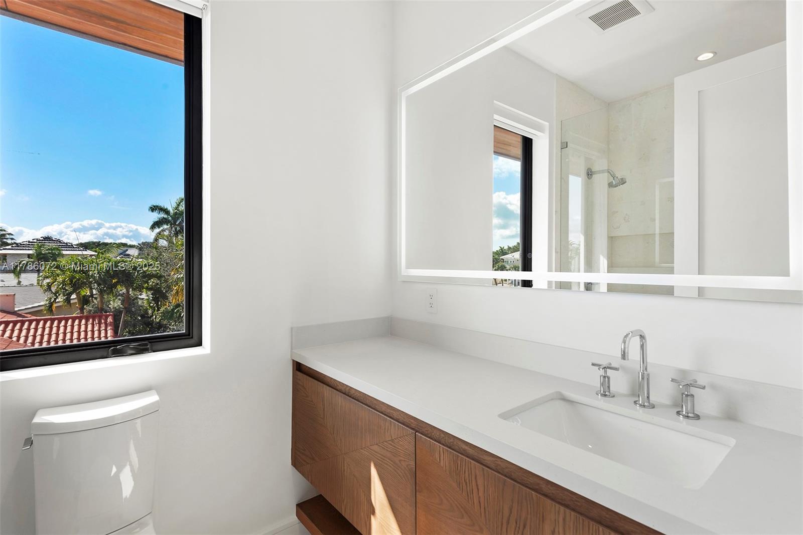 SUNRISE HARBOUR REV PL - Residential