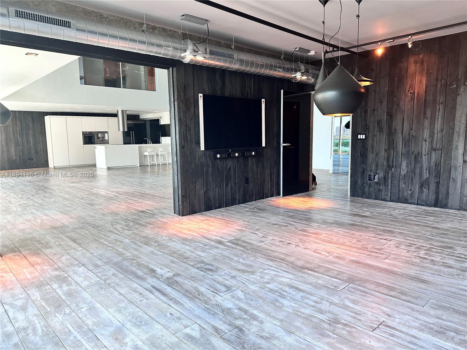 PARC LOFTS CONDO - Residential Lease