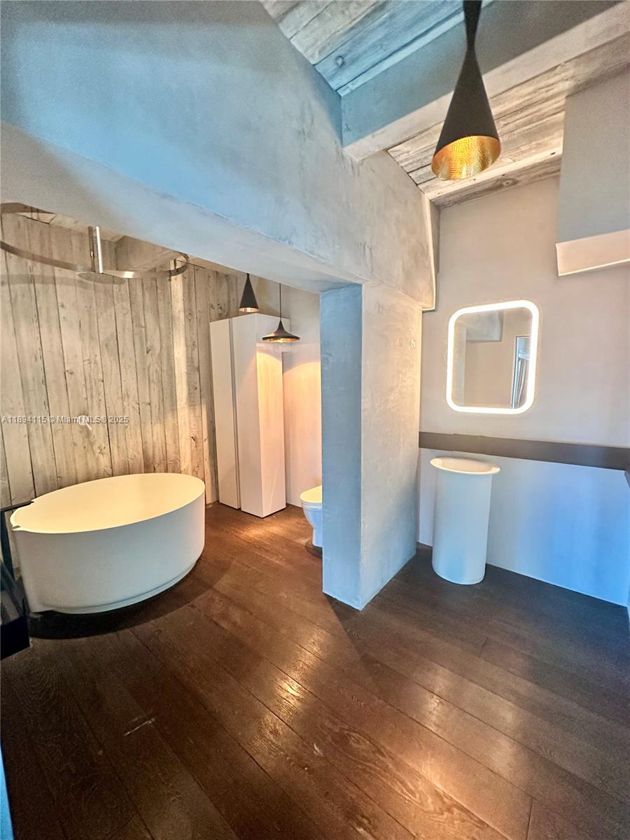 PARC LOFTS CONDO - Residential Lease