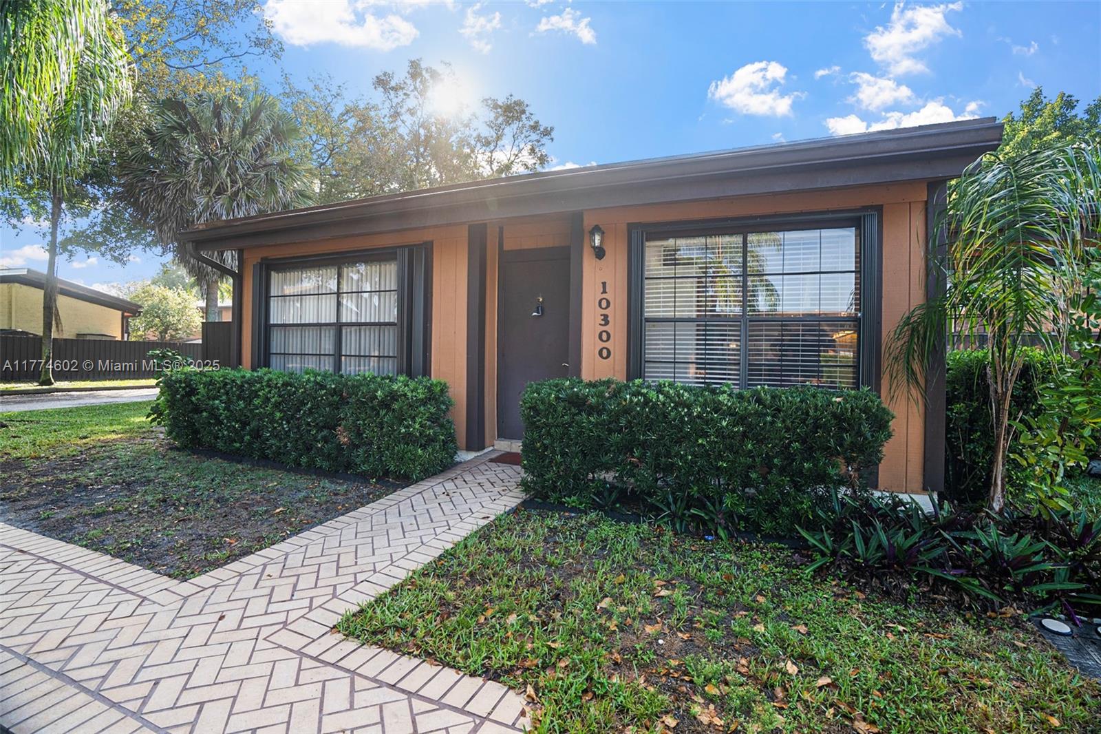 10300 Laurel Ct