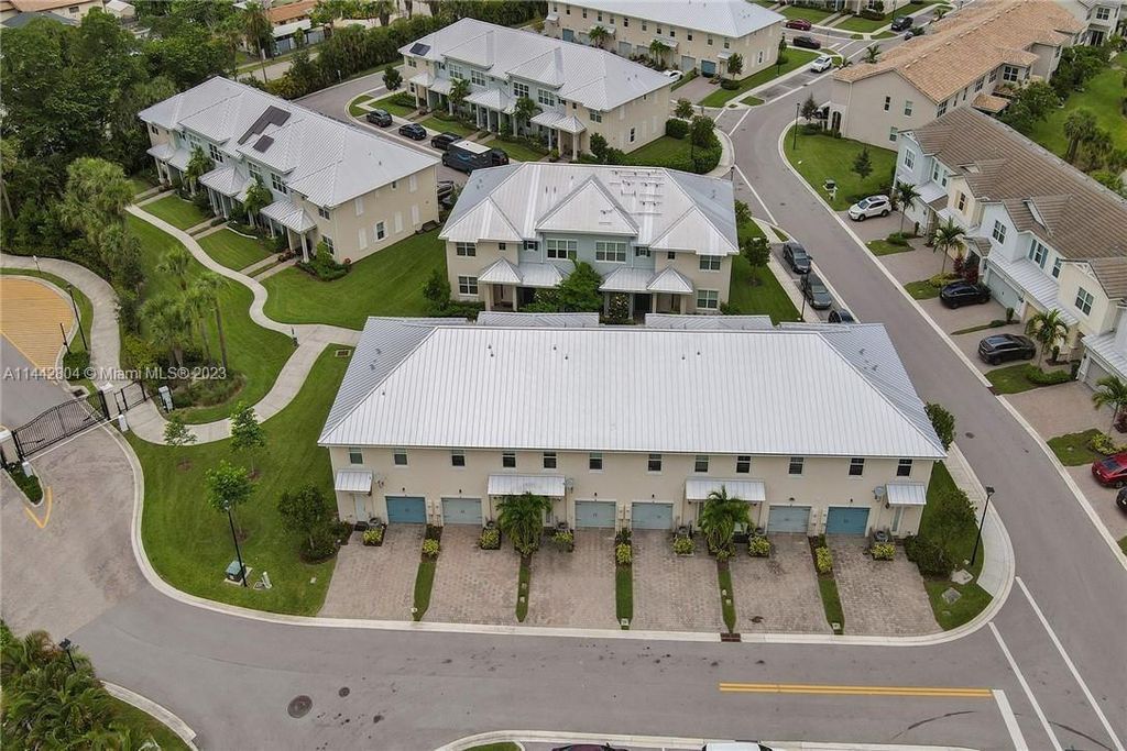 Photo of 5140 Eucalyptus Dr #5, Hollywood, FL 33021 (MLS # A11442804)