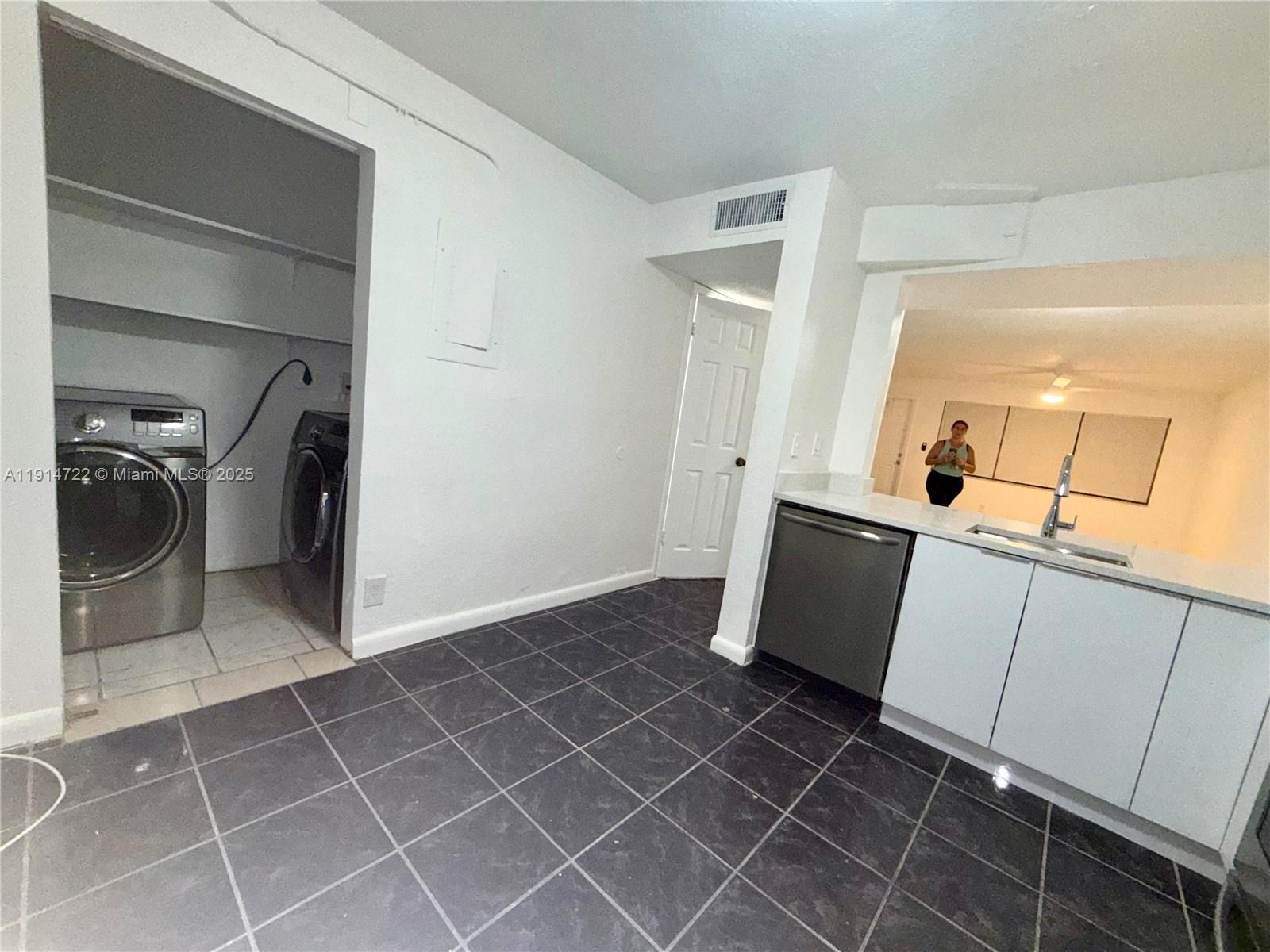 LAUDERHILL GARDENS TOWNHO - Residential Lease