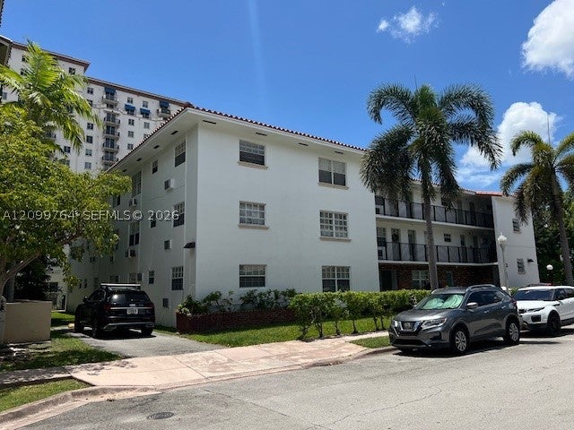 318 Majorca Ave 104