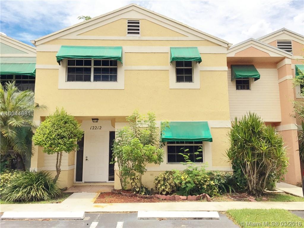 Spacious renovated townhouse located in a great area. This gorgeous townhome offers fresh paint, new appliances, 3 full baths,1 bedroom and bathroom downstairs, laminate wood floors upstairs, large fenced in patio, pets ok, and great school district.