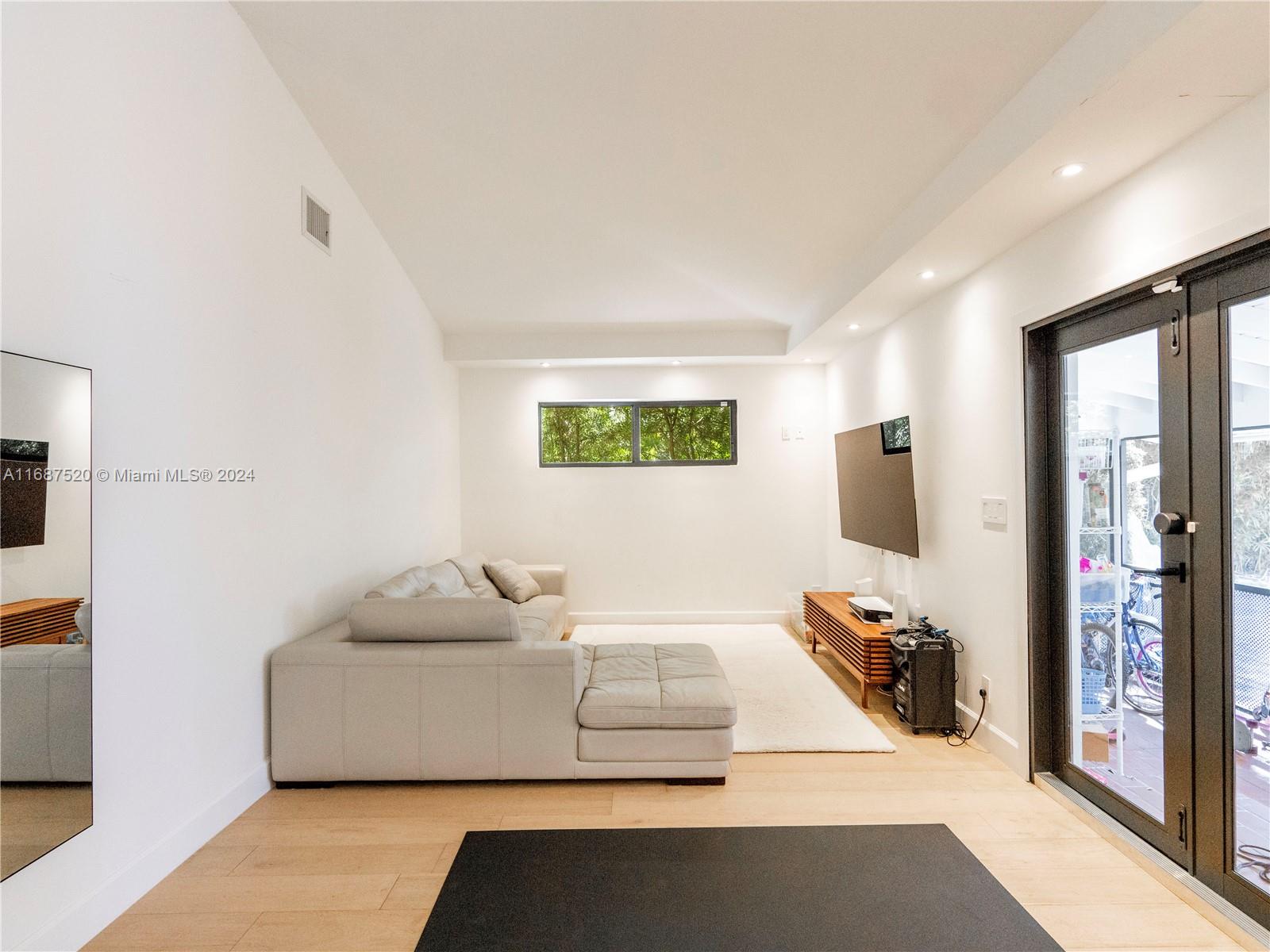 PLANTATION - Residential