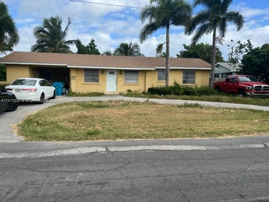 Photo of 143 SE 27th Way, Boynton Beach, FL 33435 (MLS # A11479302)