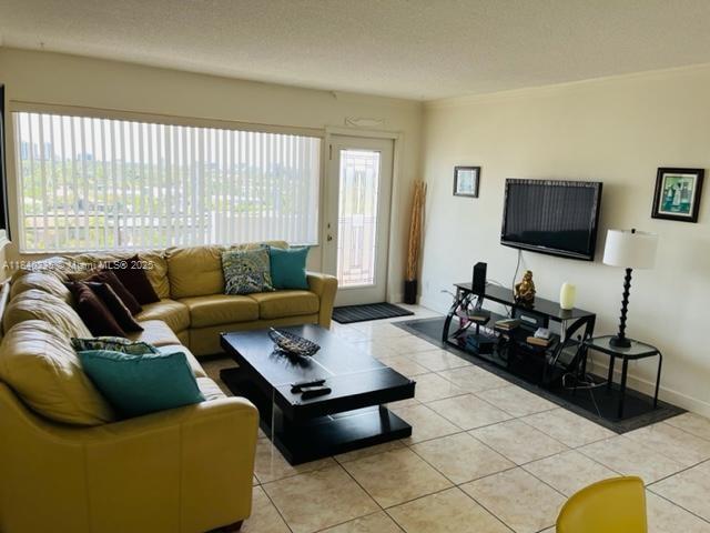 401 Golden Isles Dr 809