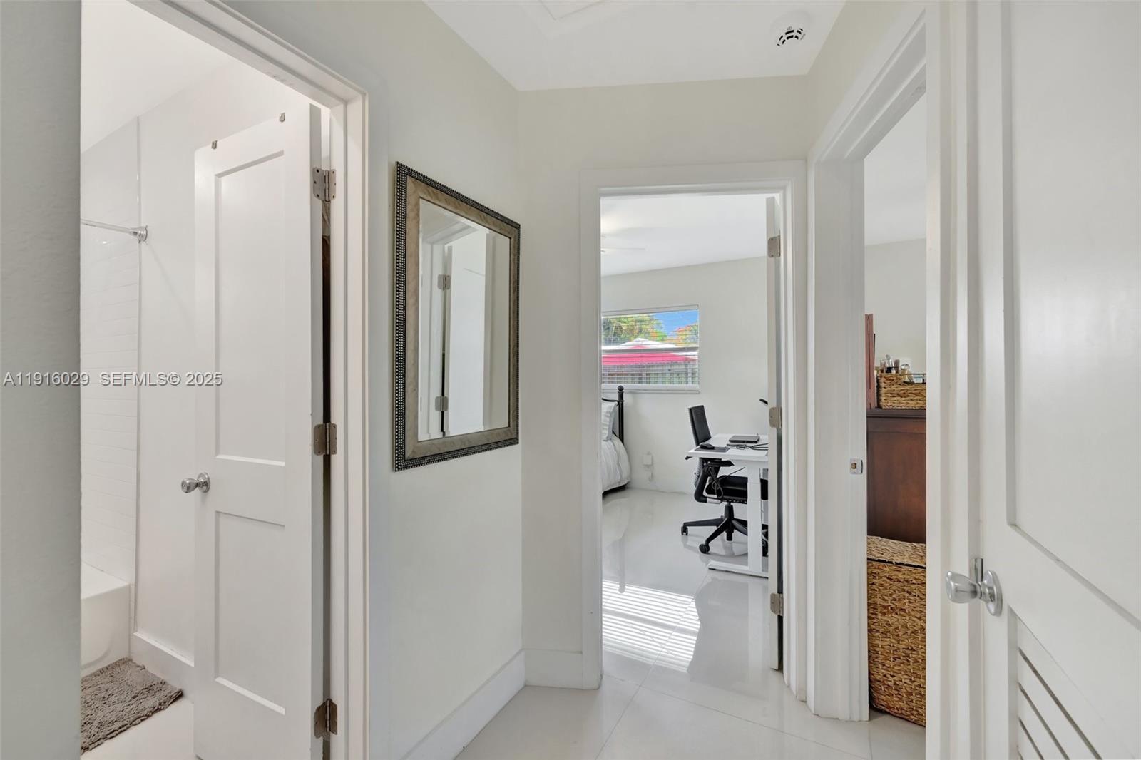 LAUDERDALE - Residential Lease