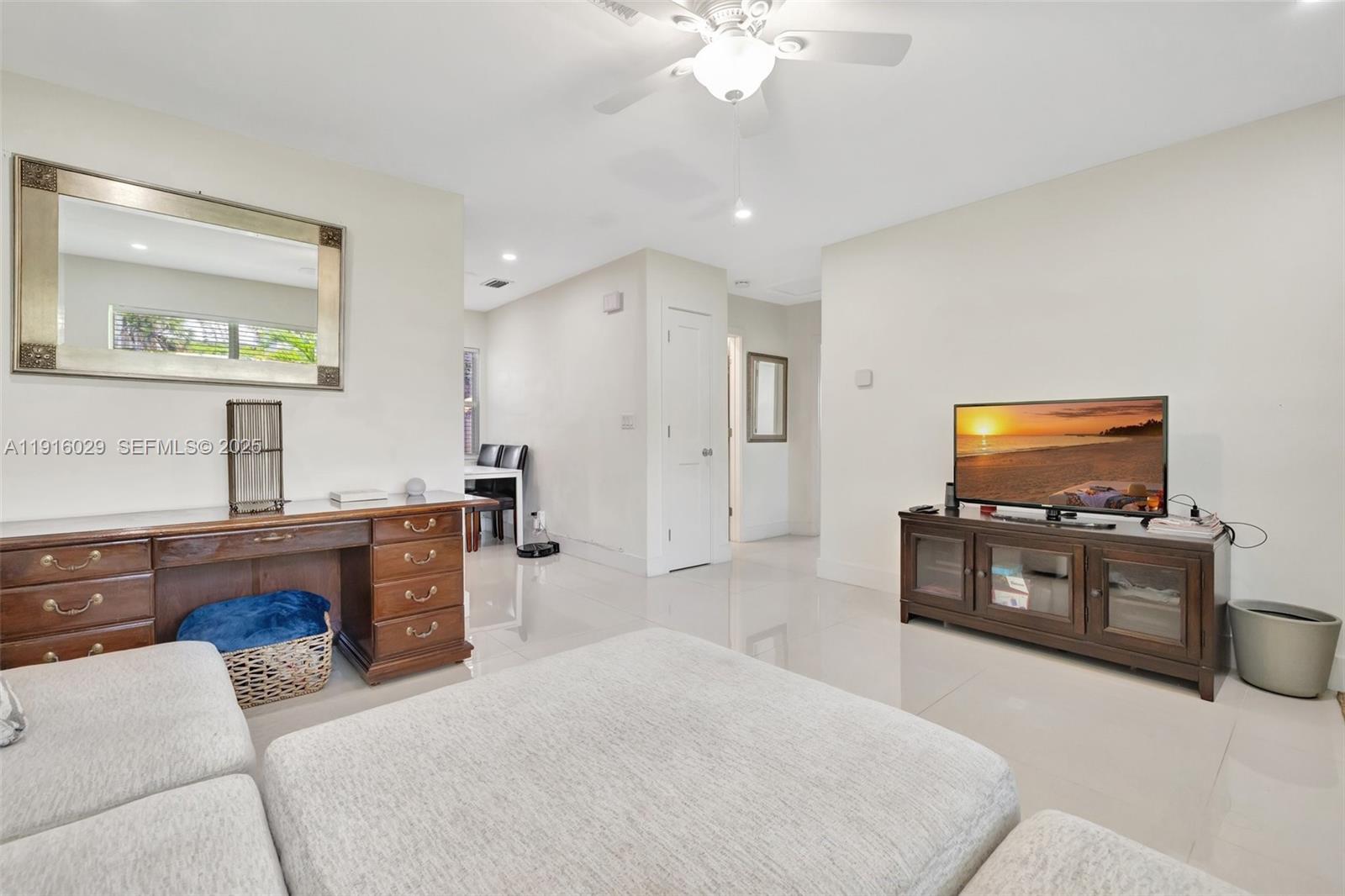 LAUDERDALE - Residential Lease