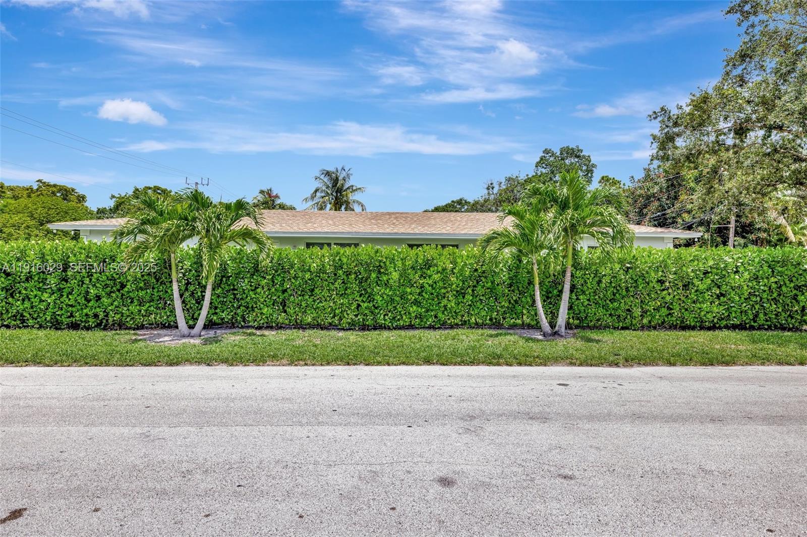 LAUDERDALE - Residential Lease