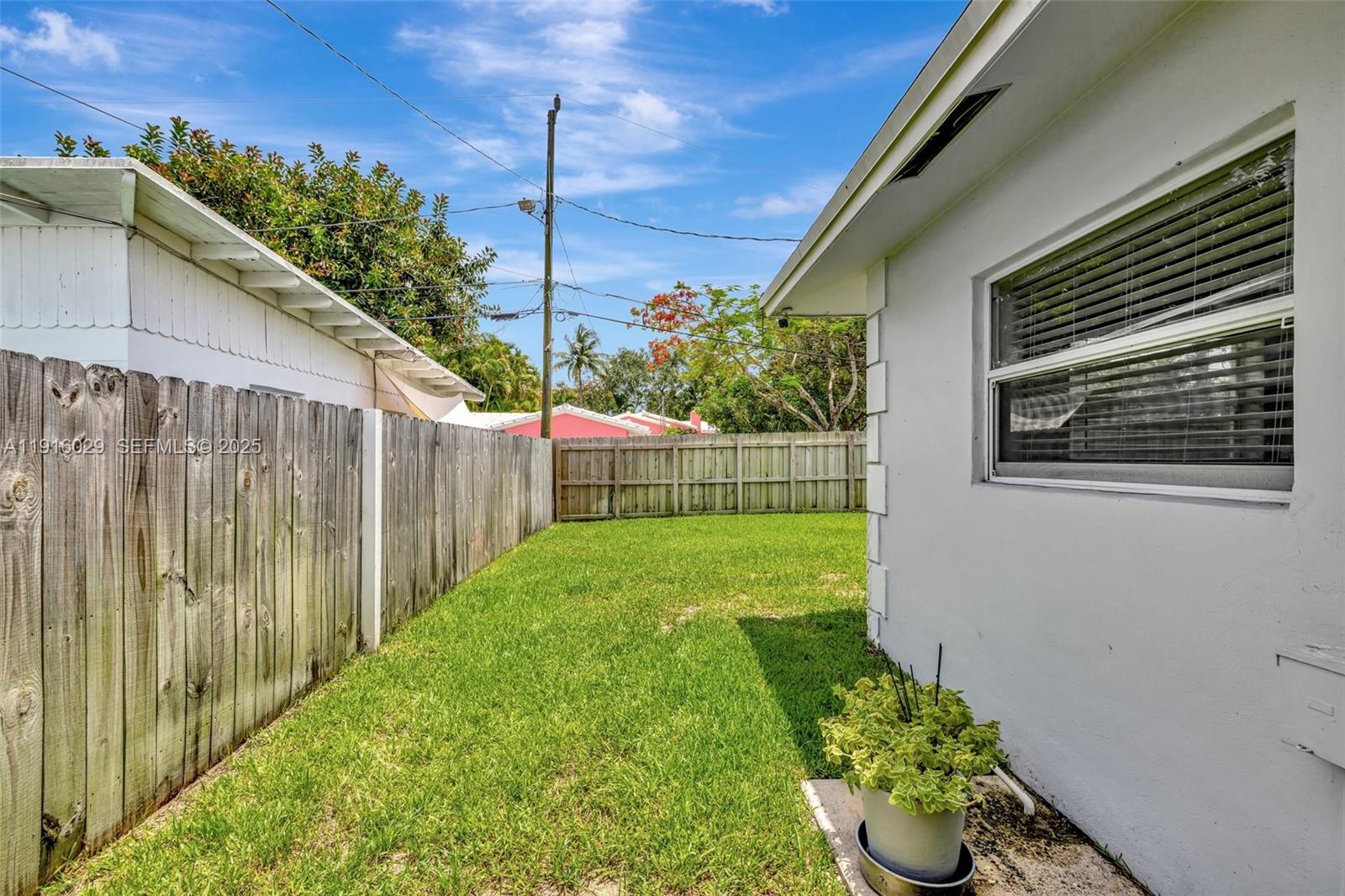 LAUDERDALE - Residential Lease