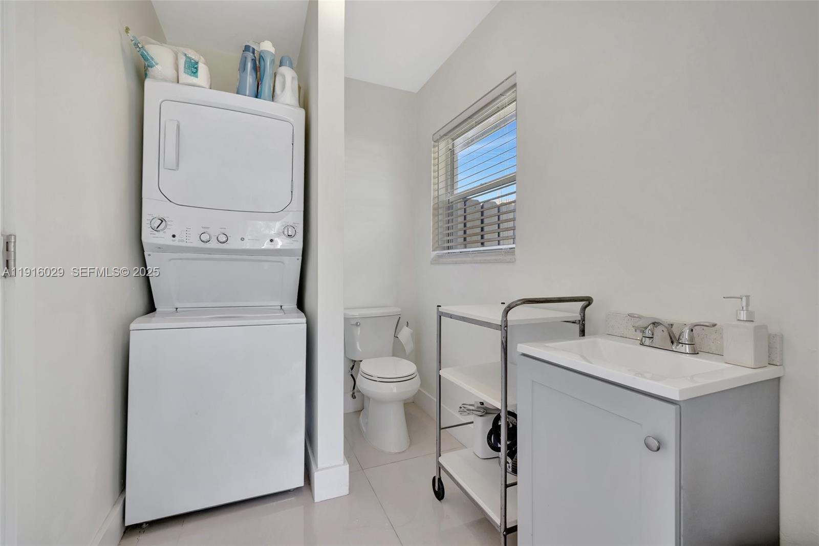 LAUDERDALE - Residential Lease