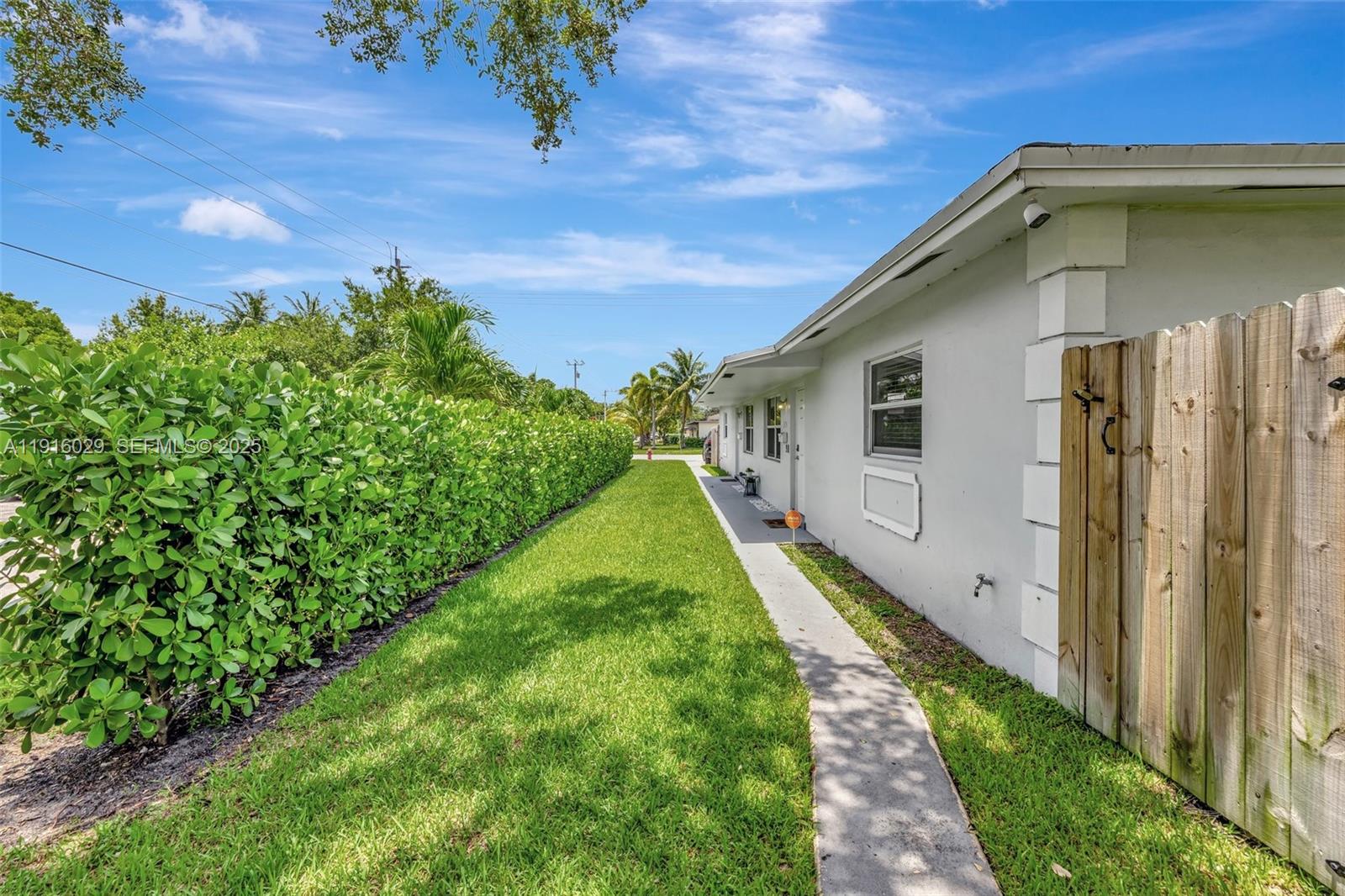 LAUDERDALE - Residential Lease