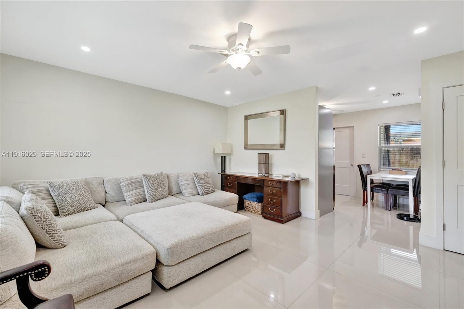LAUDERDALE - Residential Lease