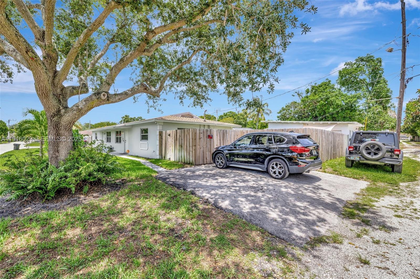 LAUDERDALE - Residential Lease