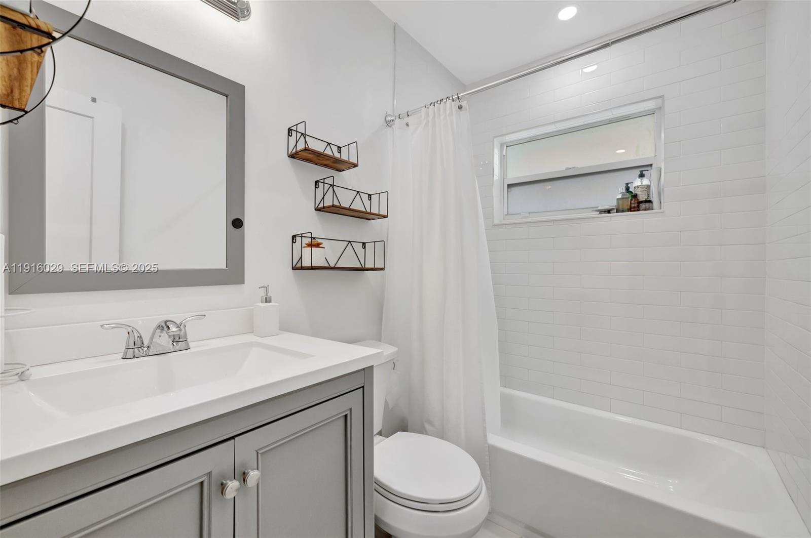 LAUDERDALE - Residential Lease