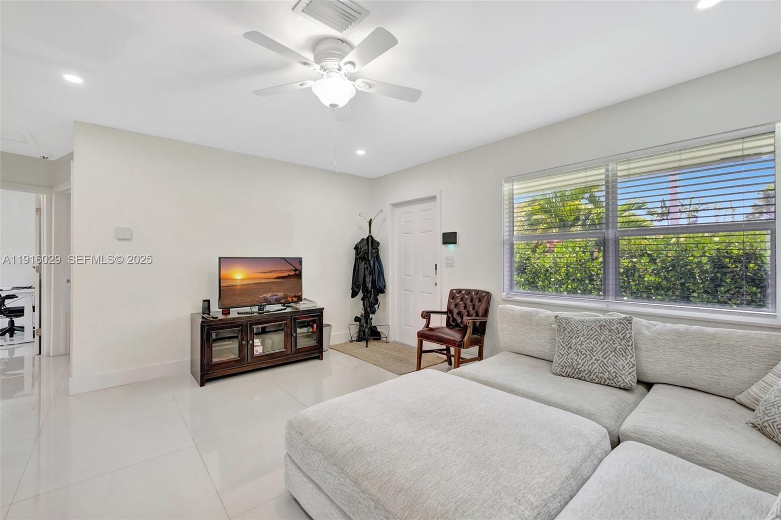 LAUDERDALE - Residential Lease