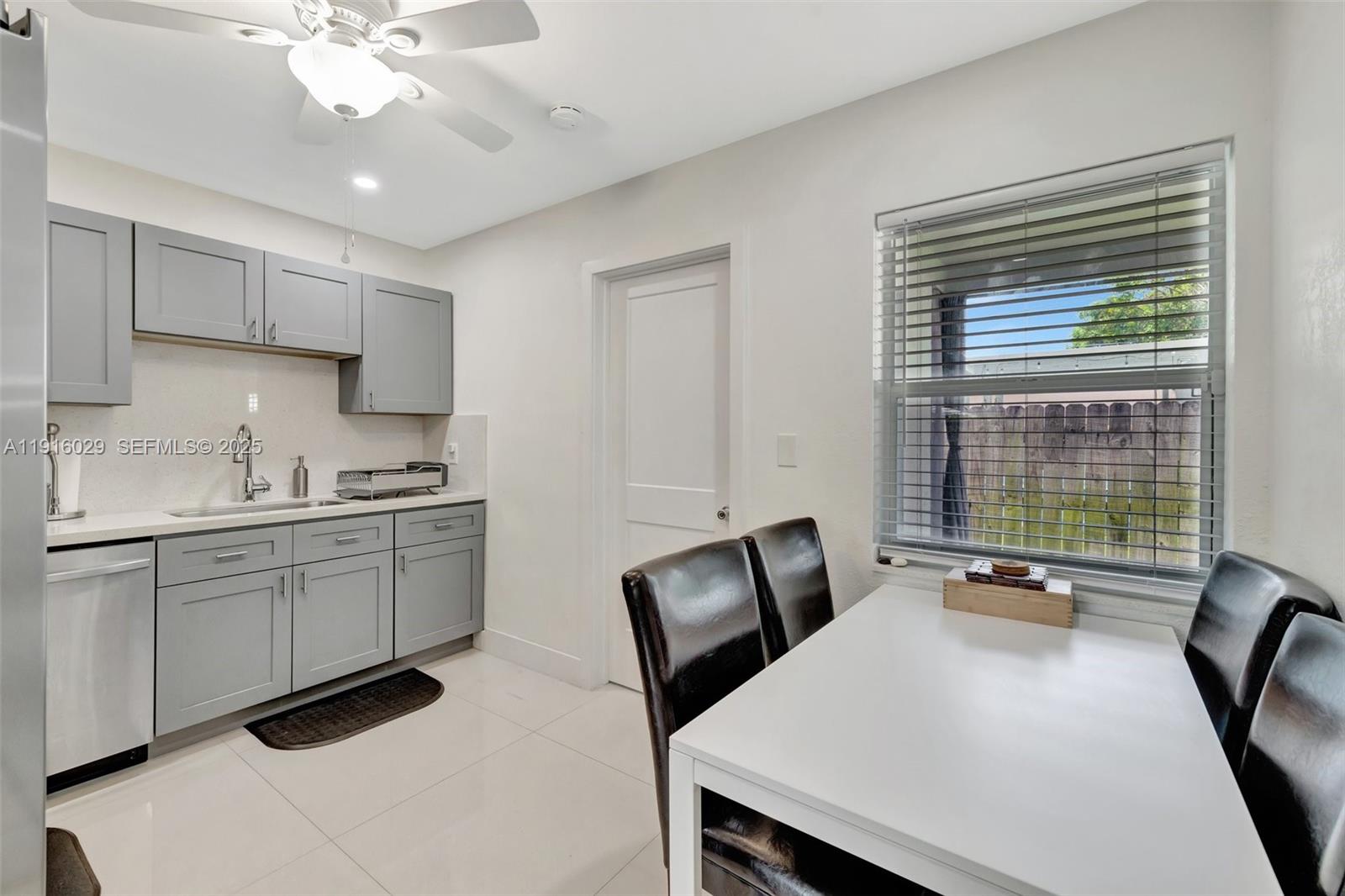 LAUDERDALE - Residential Lease