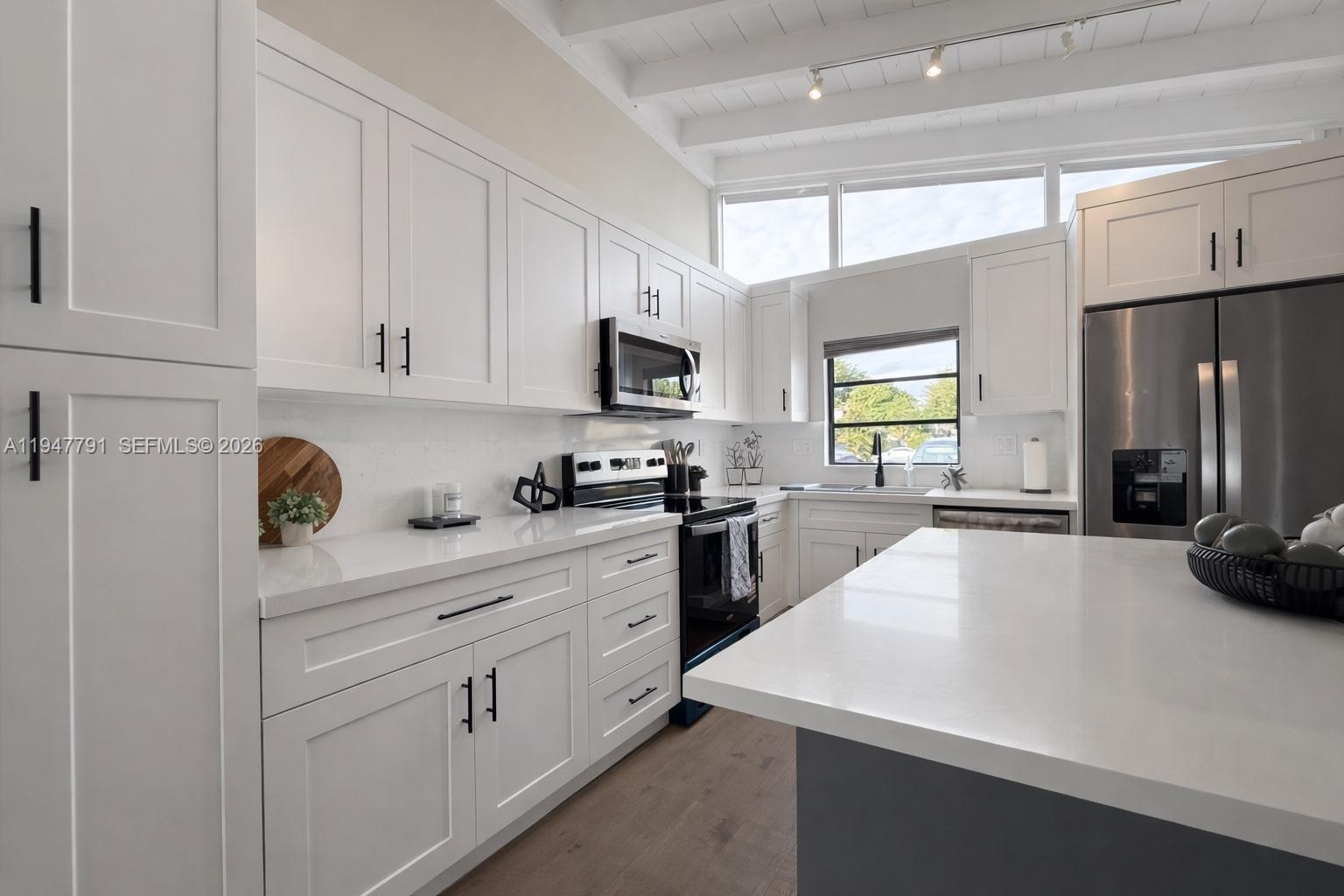 BRIAR BAY TOWNHOUSE ESTAT - Residential