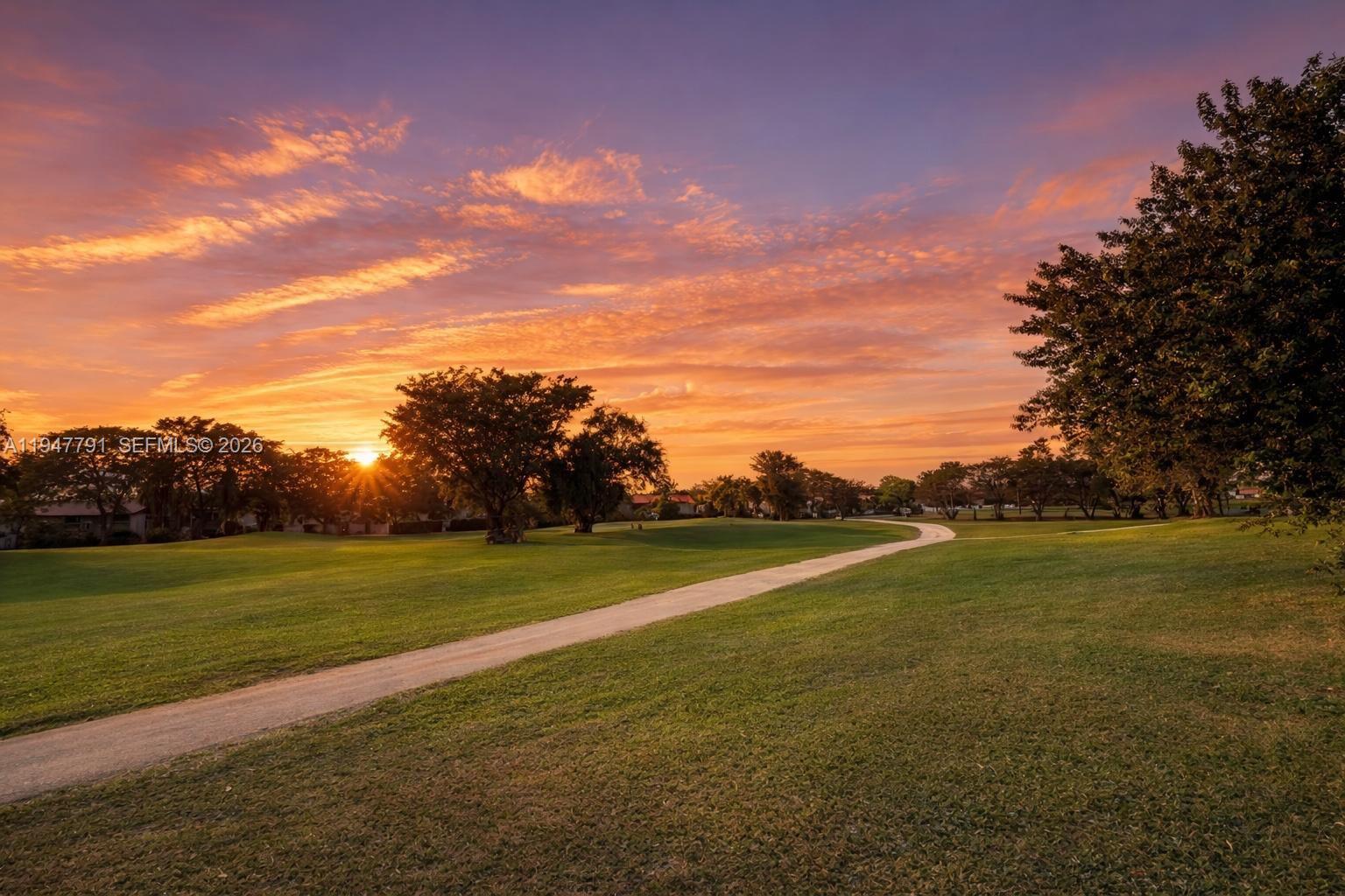 BRIAR BAY TOWNHOUSE ESTAT - Residential