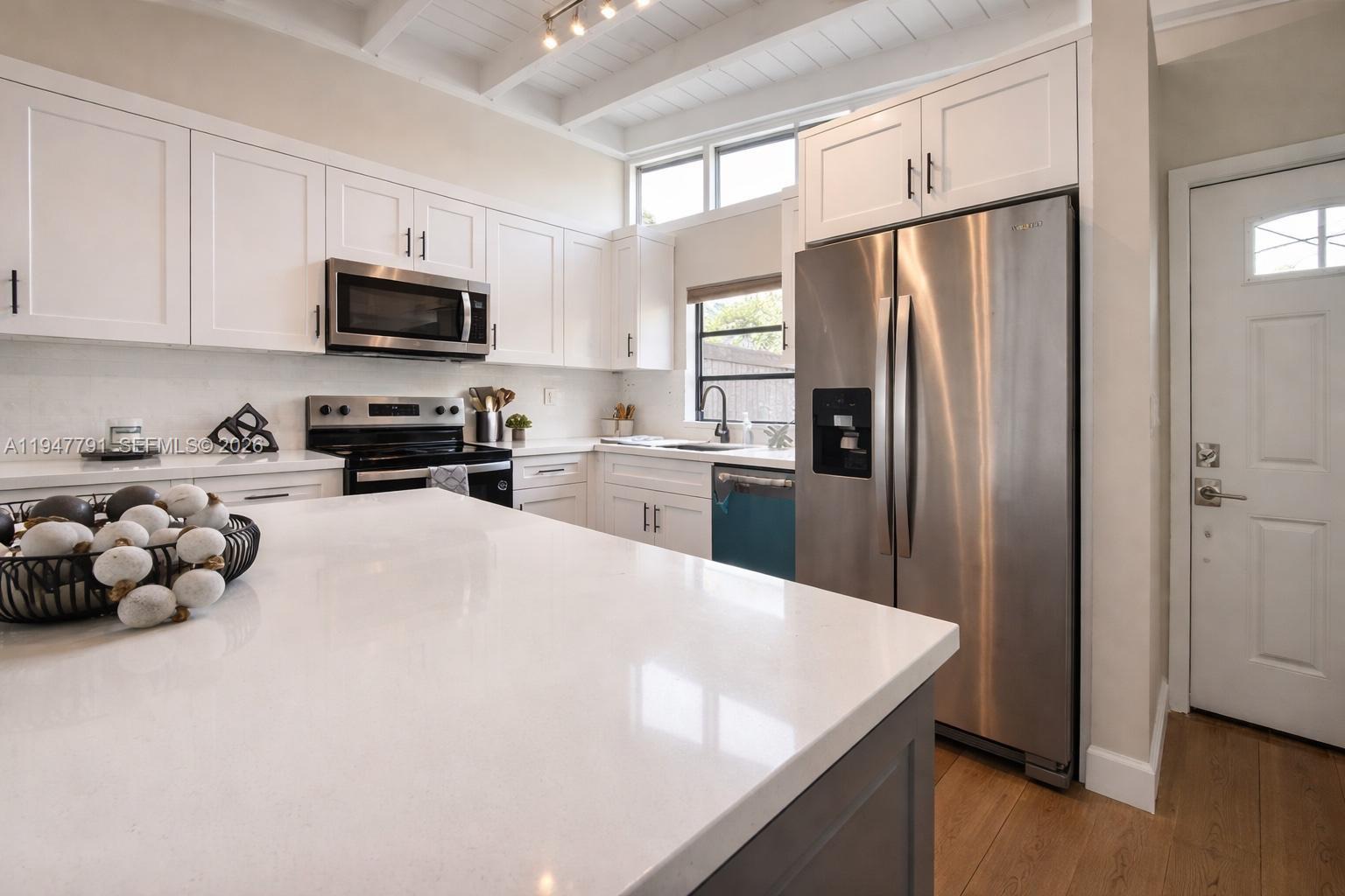 BRIAR BAY TOWNHOUSE ESTAT - Residential