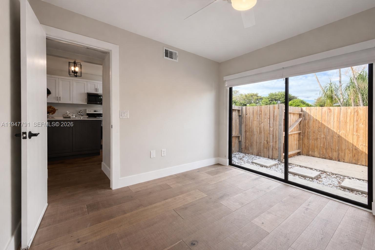 BRIAR BAY TOWNHOUSE ESTAT - Residential