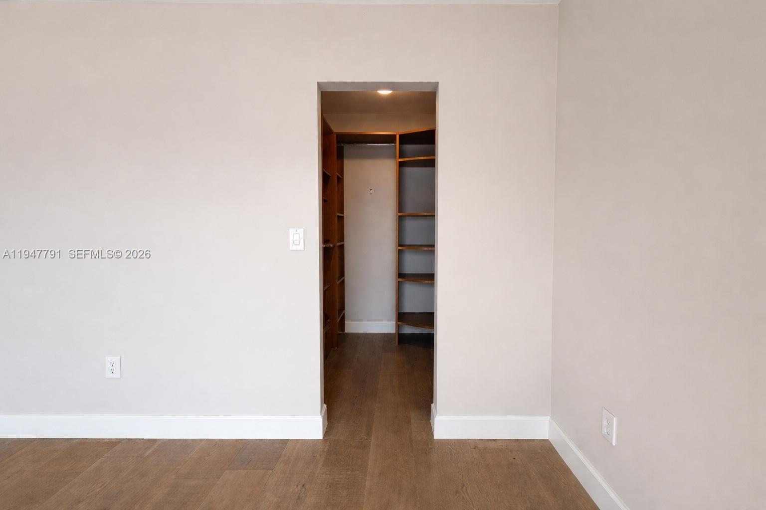 BRIAR BAY TOWNHOUSE ESTAT - Residential