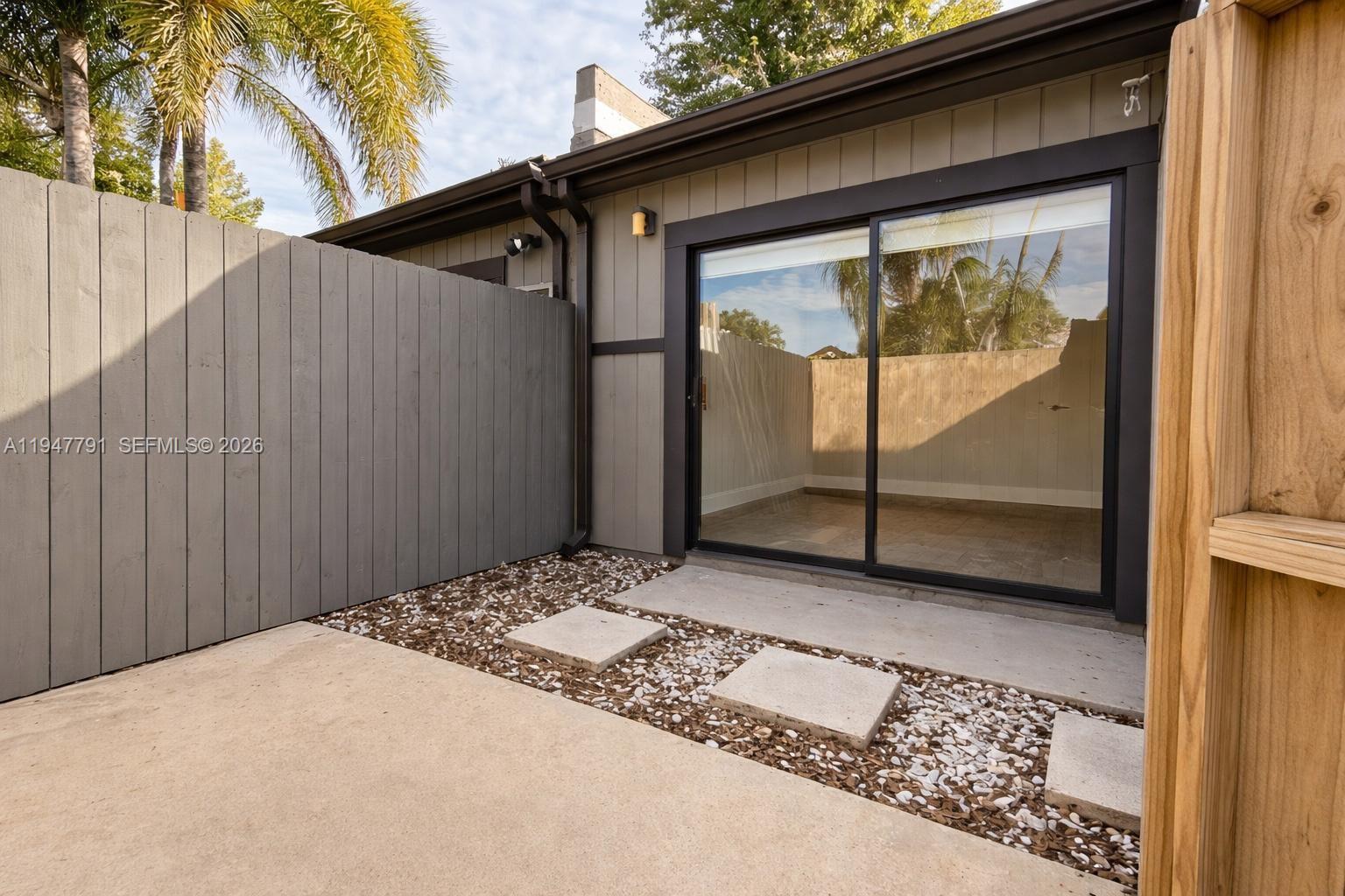 BRIAR BAY TOWNHOUSE ESTAT - Residential