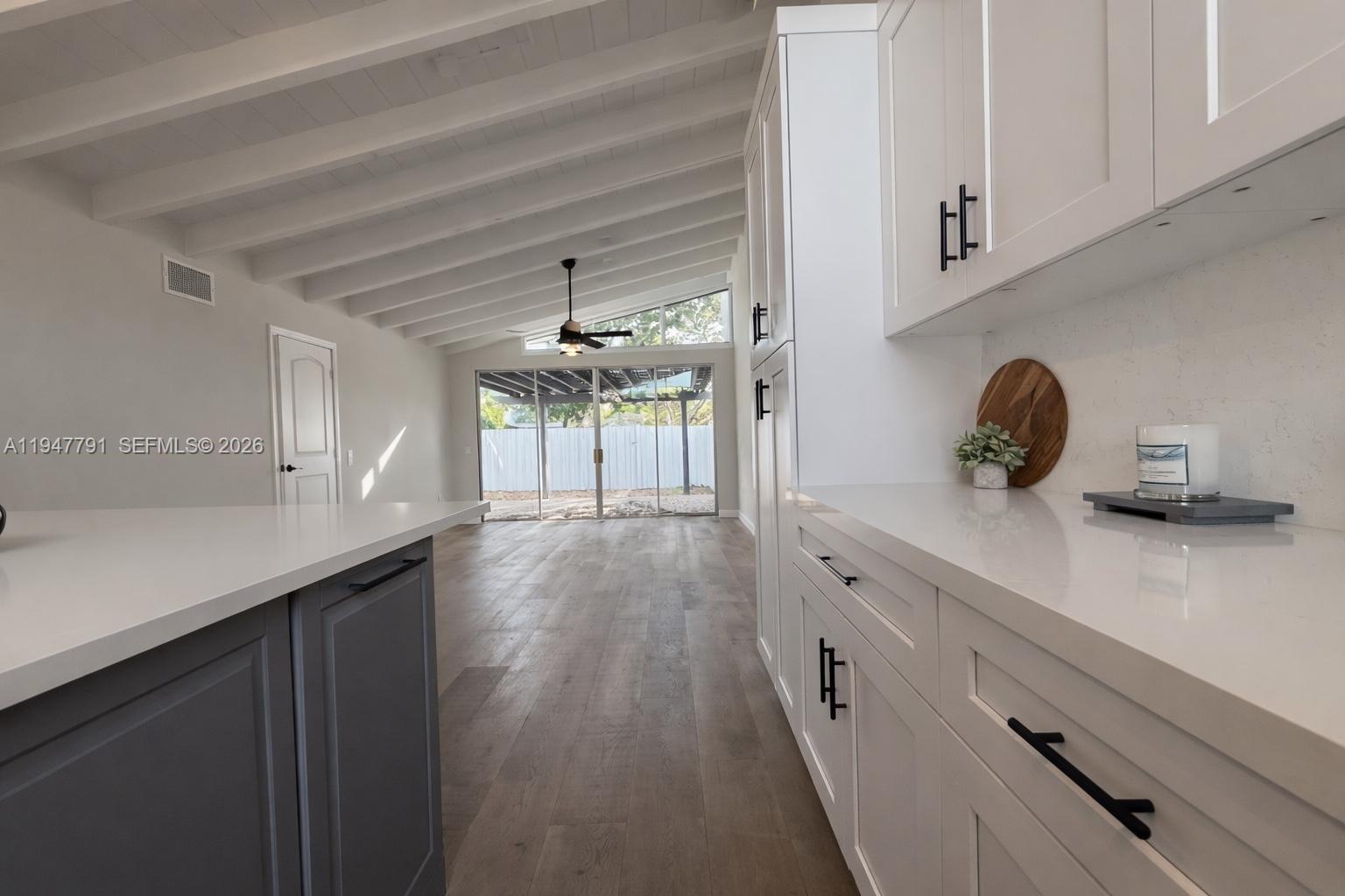 BRIAR BAY TOWNHOUSE ESTAT - Residential