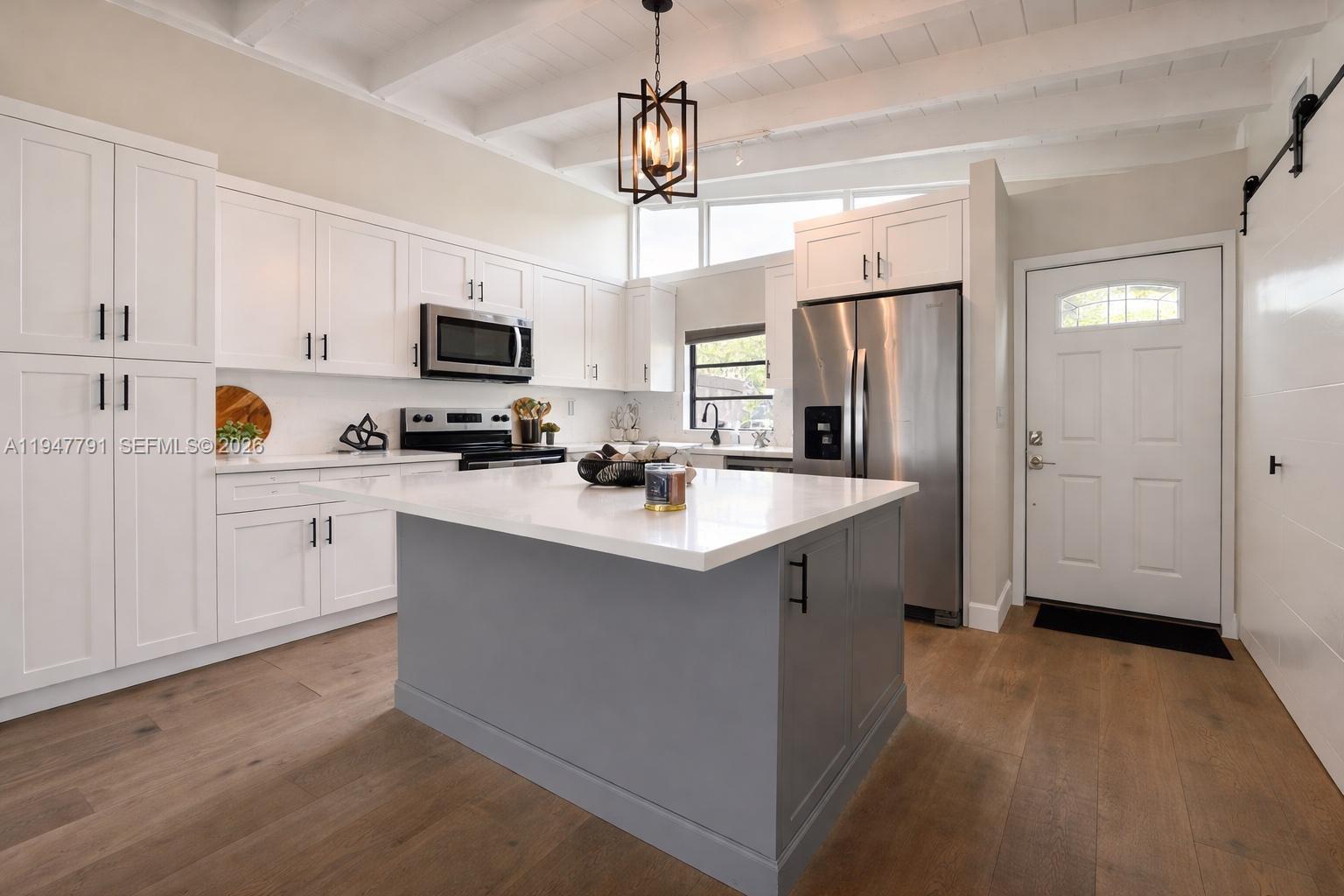 BRIAR BAY TOWNHOUSE ESTAT - Residential