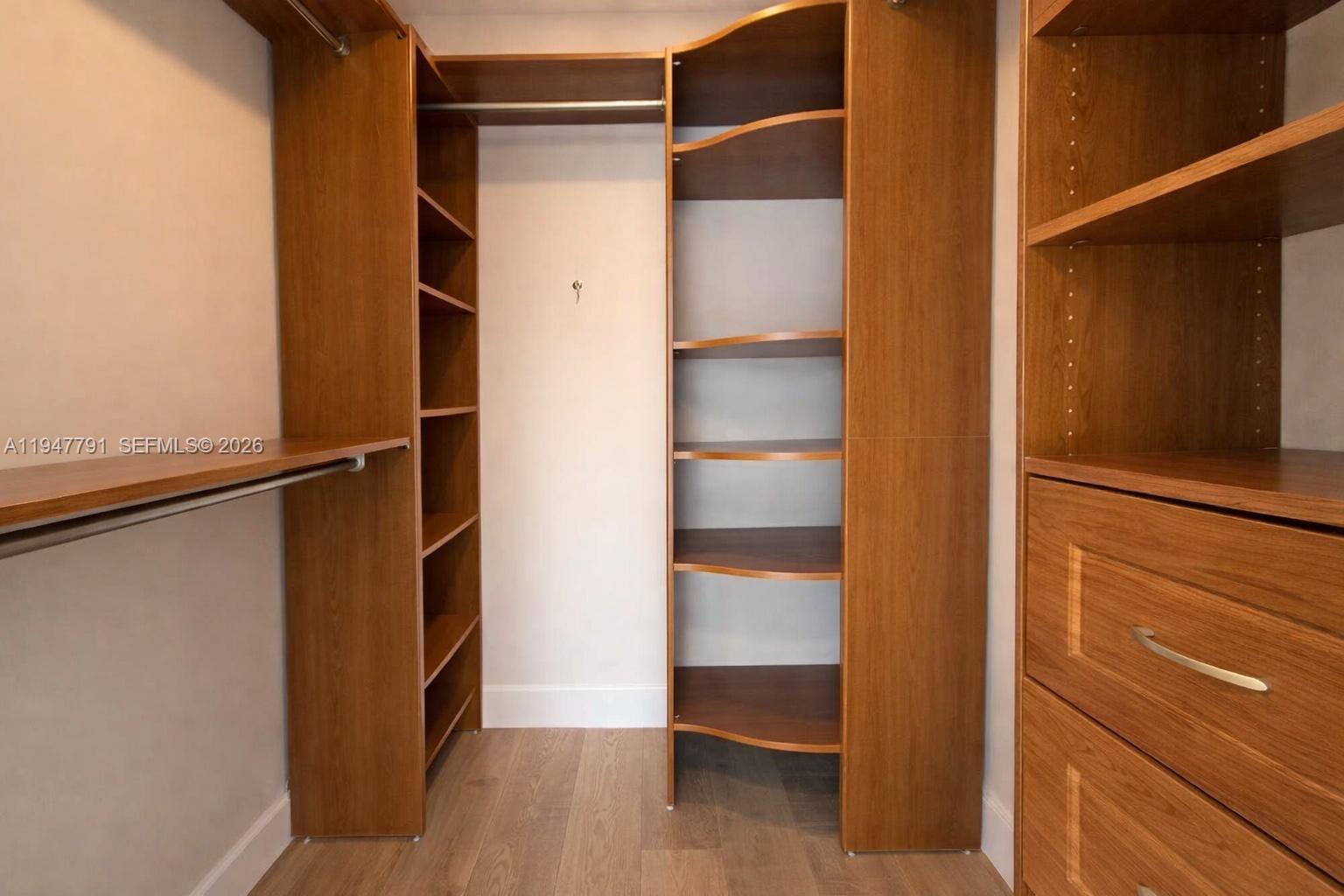 BRIAR BAY TOWNHOUSE ESTAT - Residential