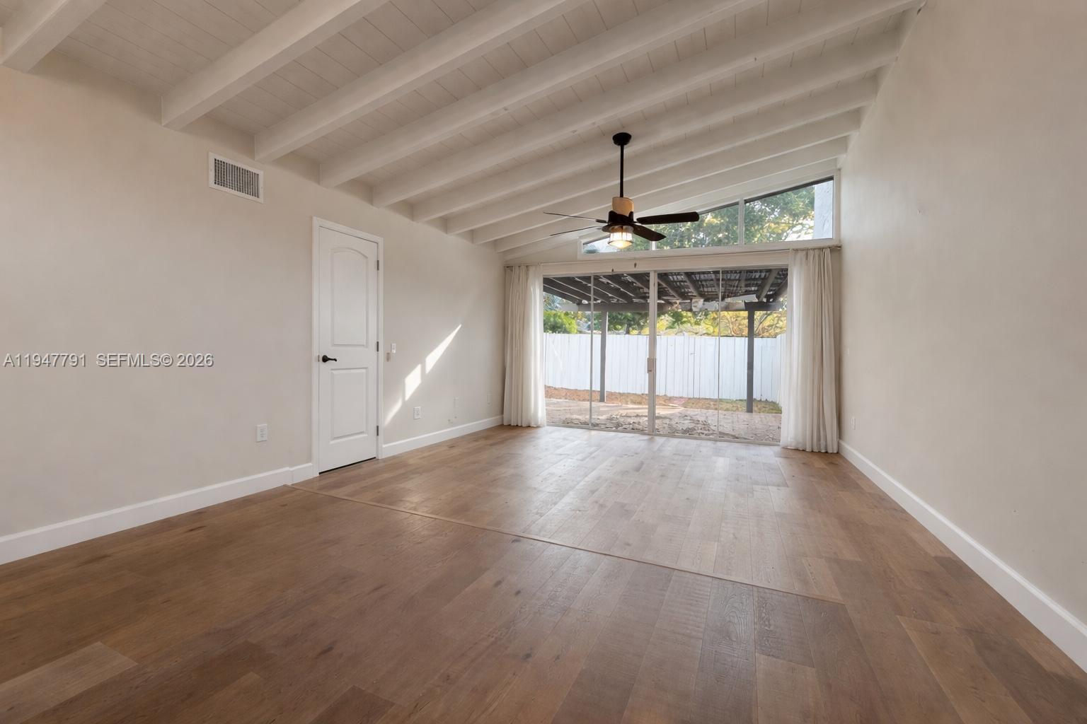 BRIAR BAY TOWNHOUSE ESTAT - Residential