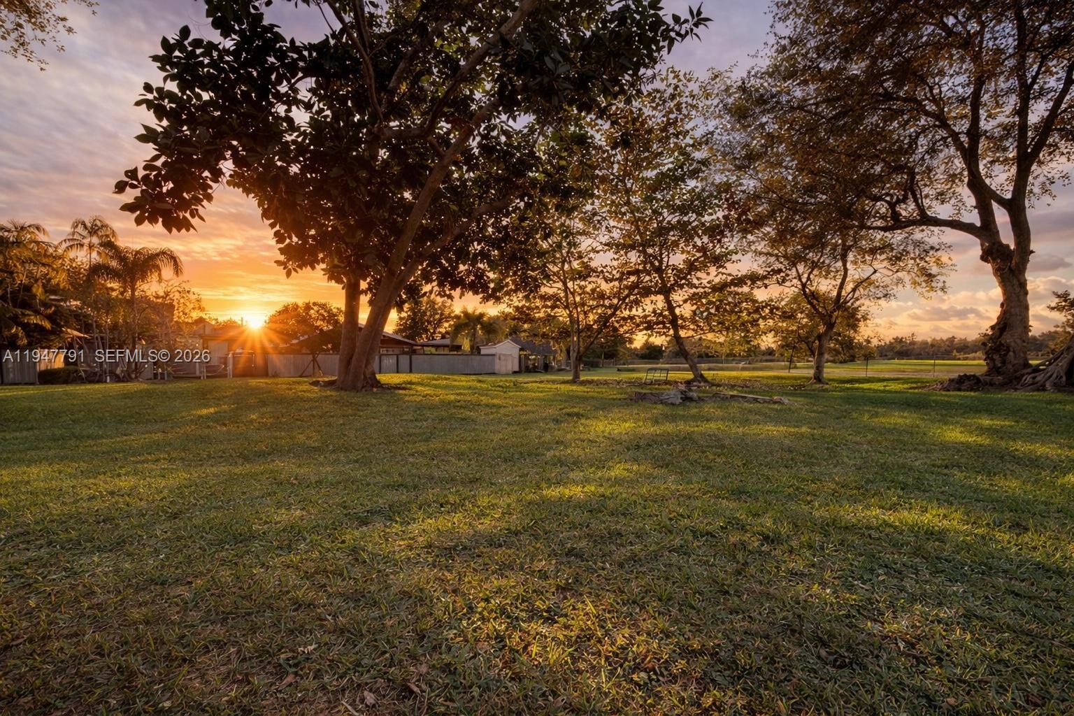 BRIAR BAY TOWNHOUSE ESTAT - Residential