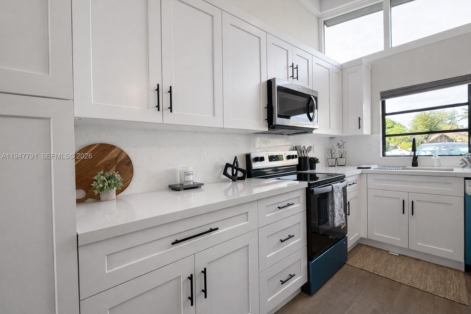 BRIAR BAY TOWNHOUSE ESTAT - Residential