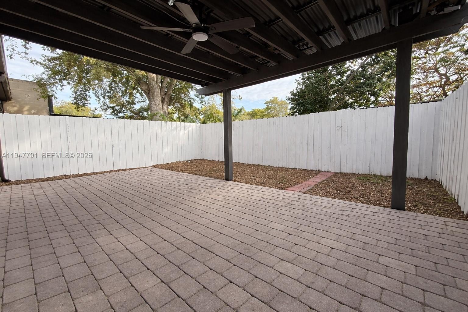 BRIAR BAY TOWNHOUSE ESTAT - Residential