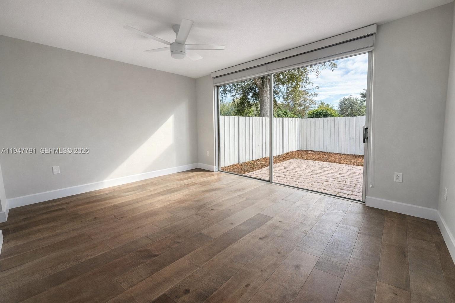 BRIAR BAY TOWNHOUSE ESTAT - Residential