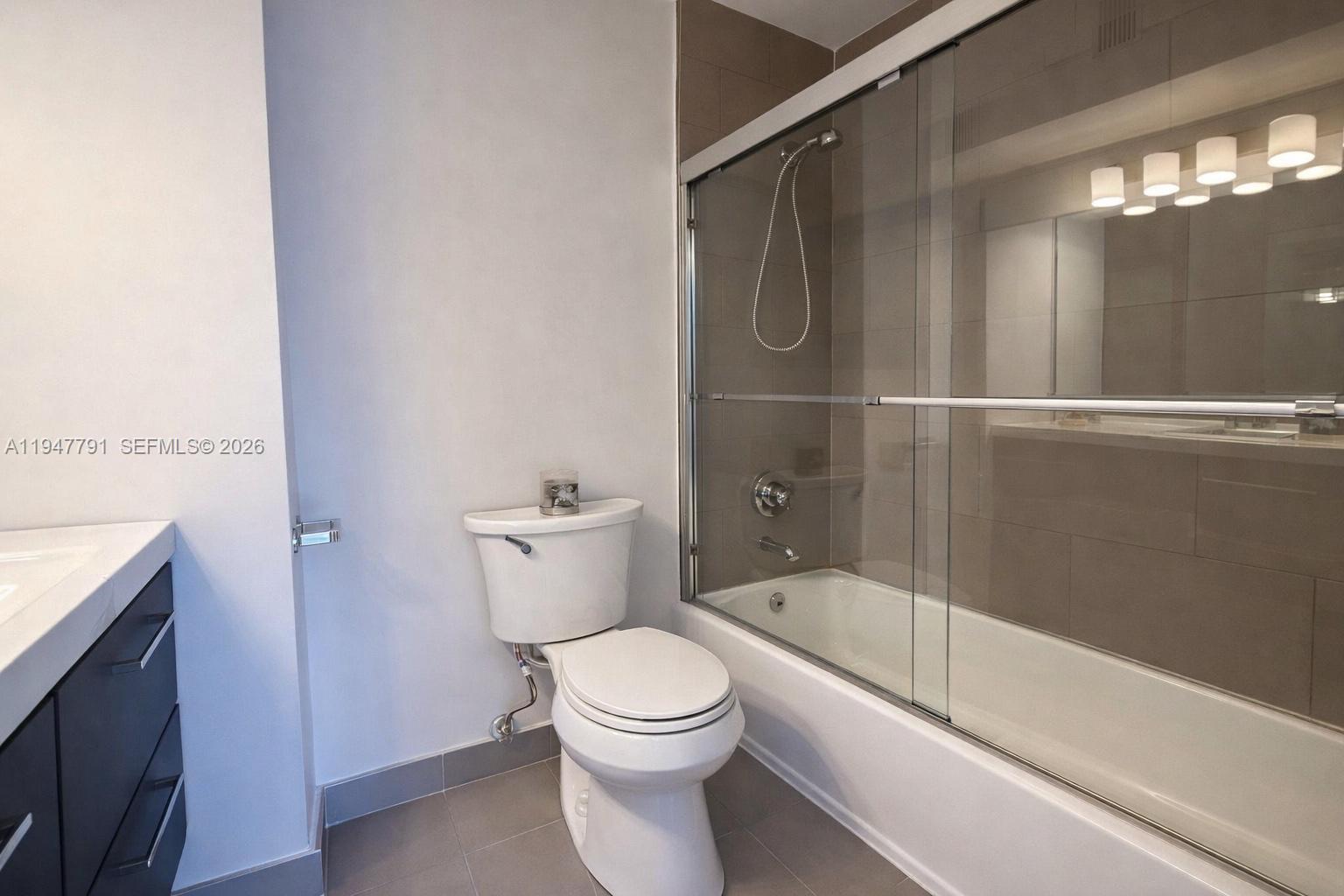 BRIAR BAY TOWNHOUSE ESTAT - Residential