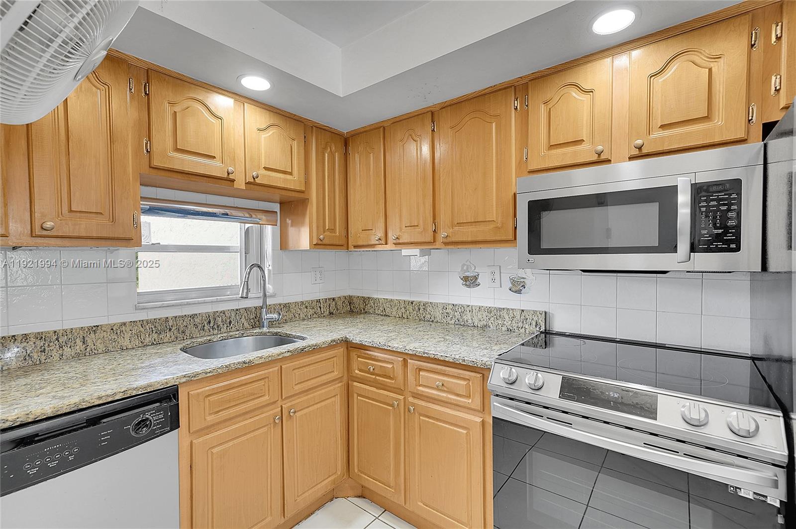 HOLLYBROOK GOLF AND - Residential