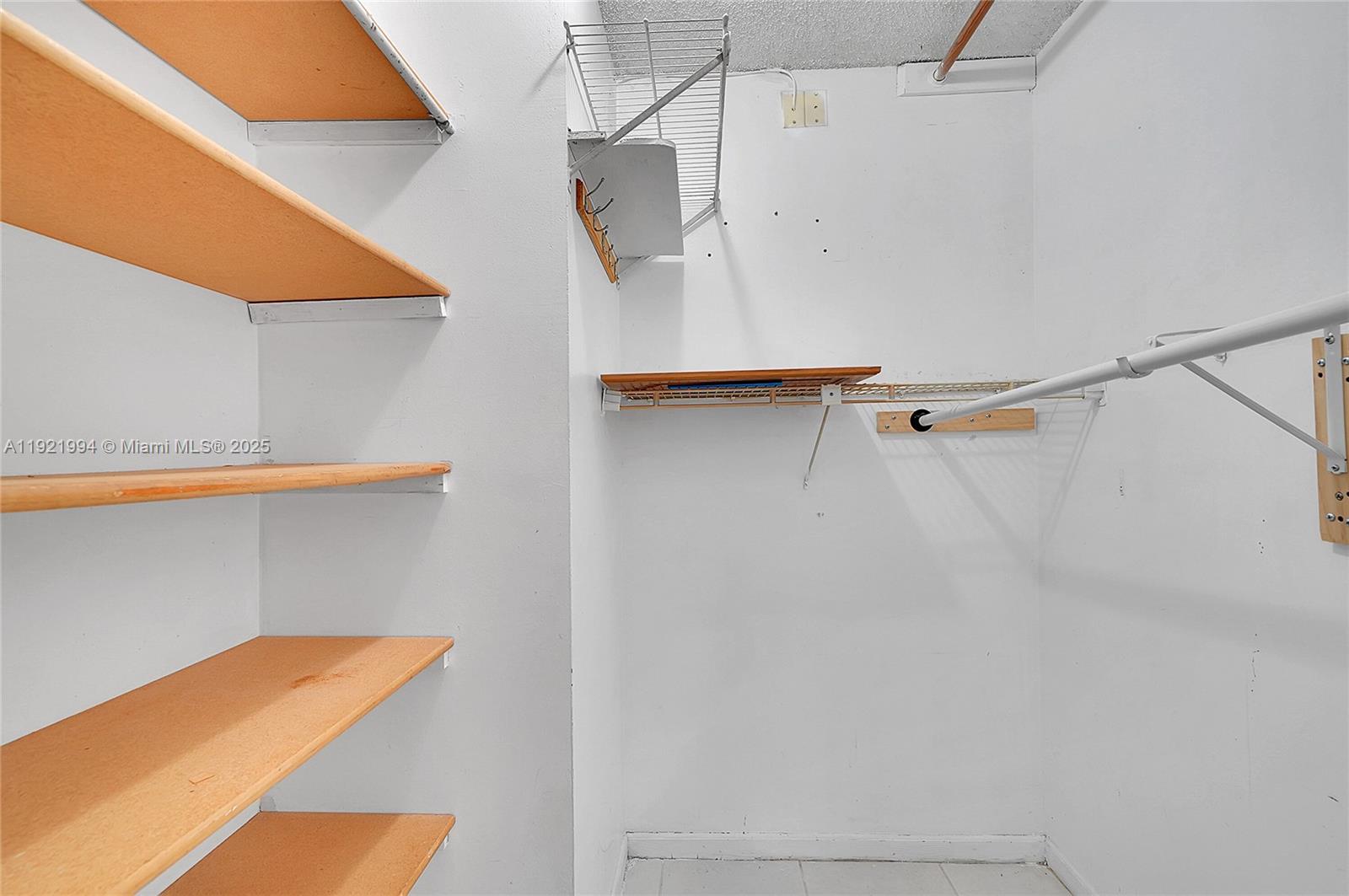 HOLLYBROOK GOLF AND - Residential