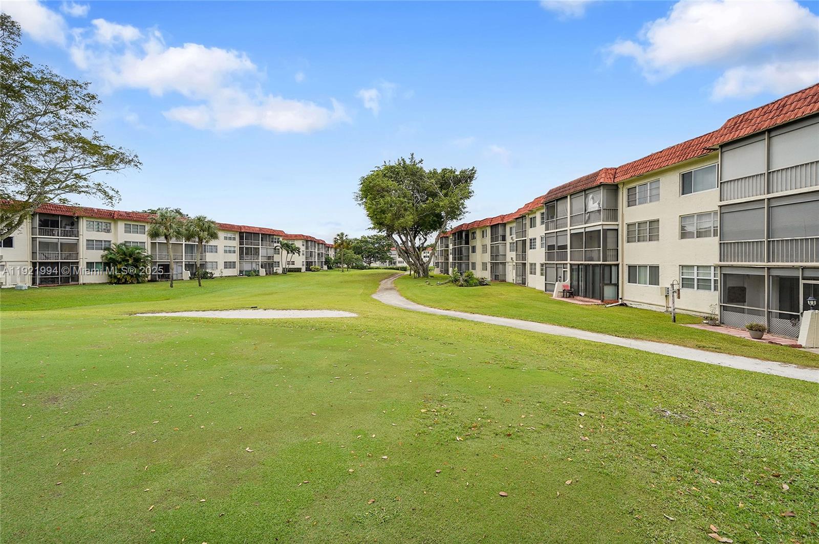 HOLLYBROOK GOLF AND - Residential