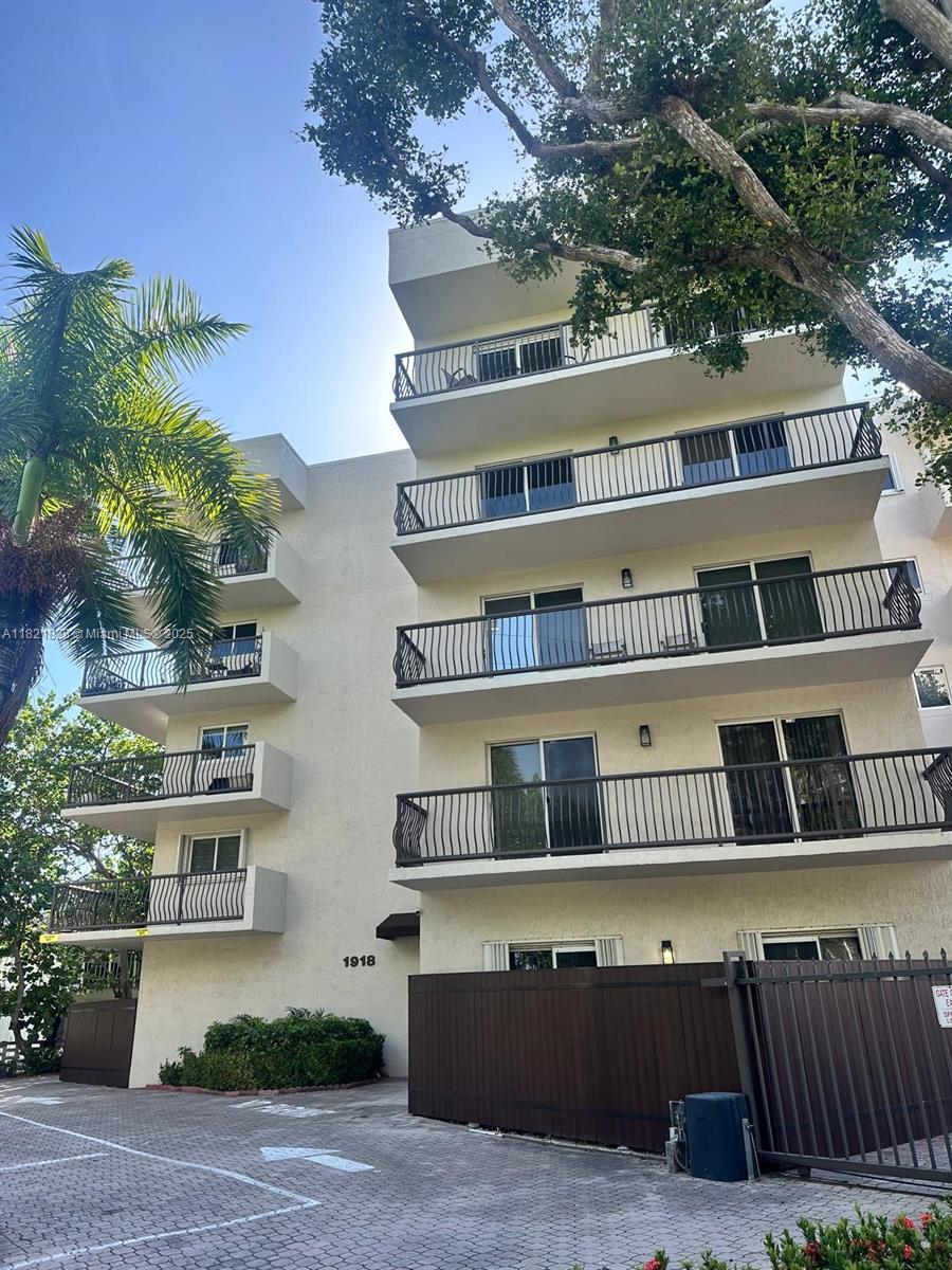 Rental Property at Address Not Disclosed, Miami, Broward County, Florida - Bedrooms: 1 
Bathrooms: 2  - $2,750 MO.
