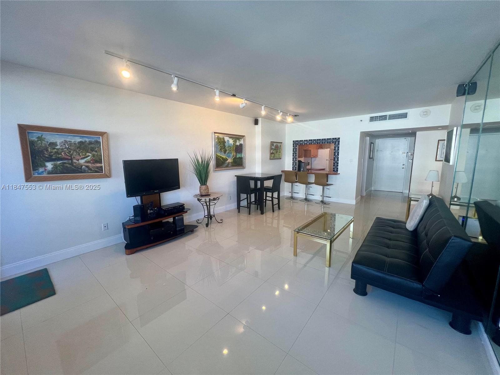 100 Lincoln Rd 635