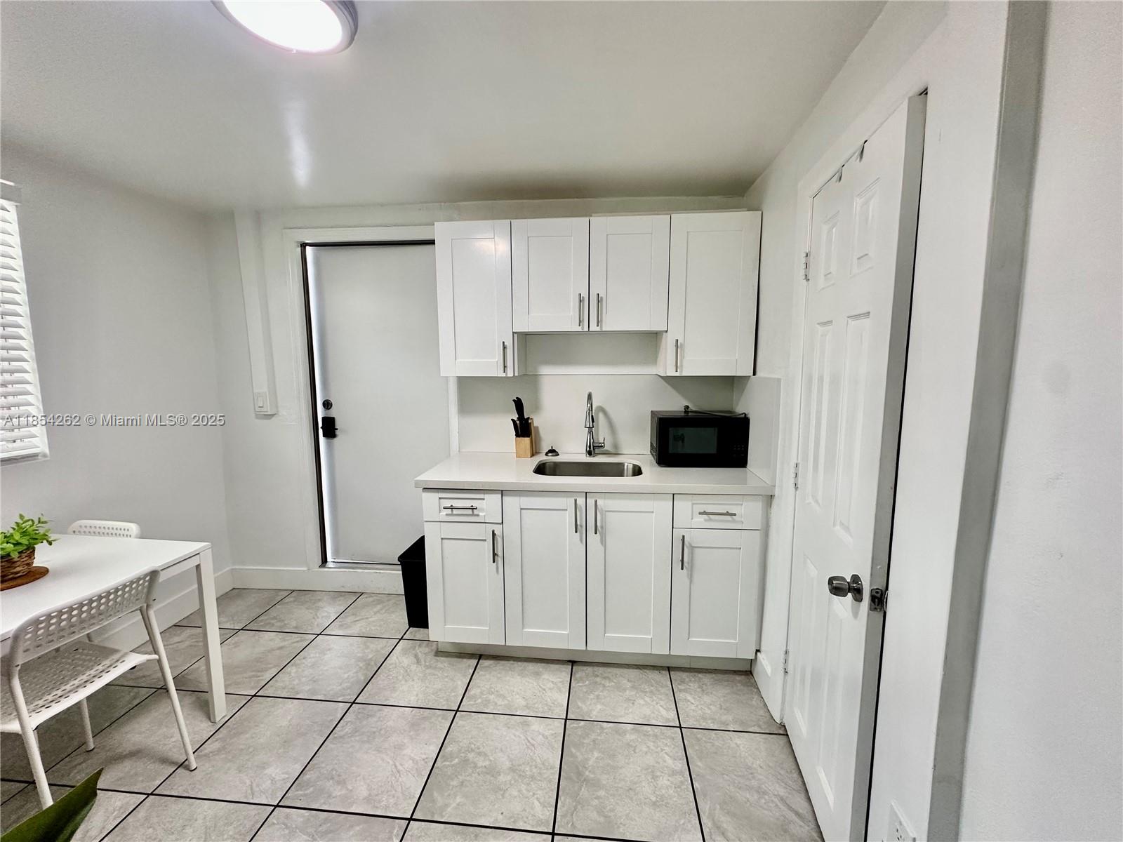 Charming corner studio with full kitchen, tile flooring and fully renovated property. Conveniently located just minutes from the Design District, Midtown, Wynwood, Downtown Miami and more. Water is included, and only first month's rent and security deposit are required to move in. Don’t miss out on this opportunity!