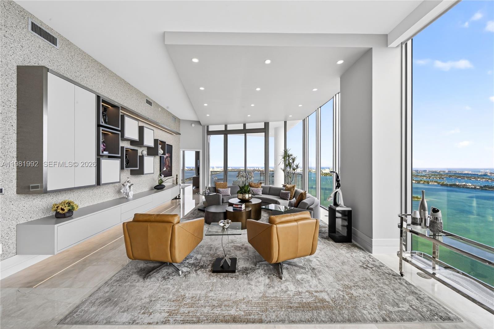 2900 NE 7th Ave 4904