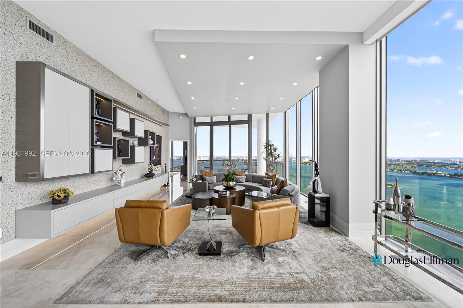 2900 NE 7th Ave 4904